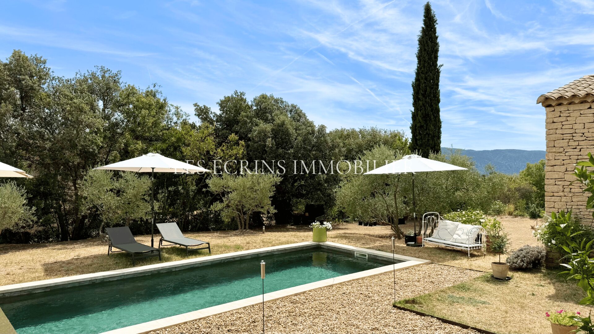 1 Photo du mas en pierre à Gordes - Agence Les Écrins